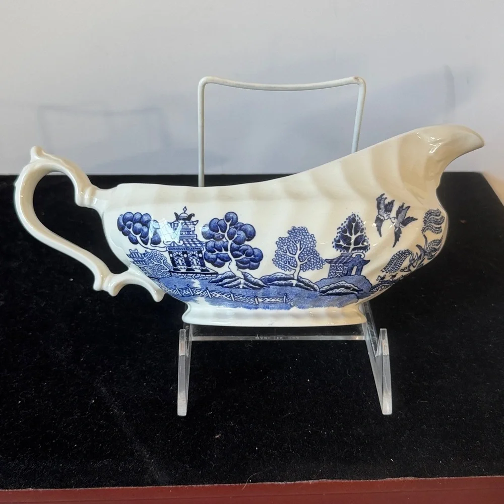 Vintage Churchill Blue Willow gravy boat.